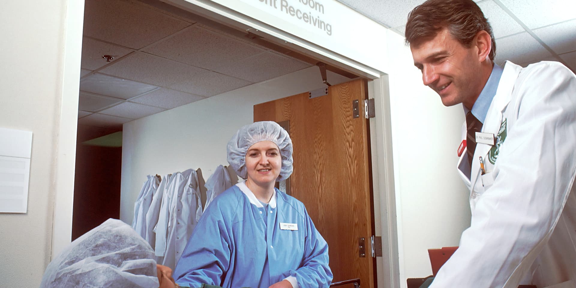 Hospital discharge social worker in clinical consultation